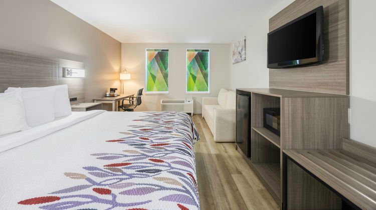 Red Roof Inn & Suites Middleborough Room