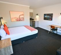 Peppermill Inn Room