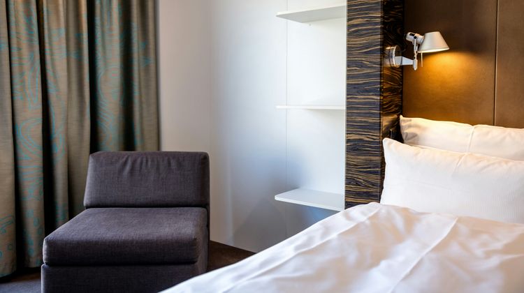 Motel One Dusseldorf-Central Station Room