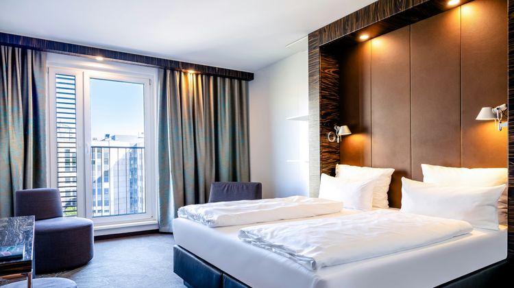 Motel One Dusseldorf-Central Station Room