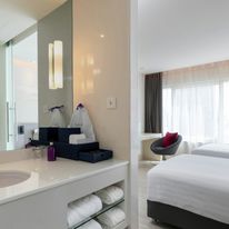 Centara Watergate Pavillion Hotel