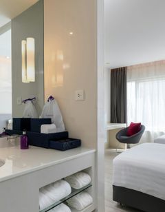 Centara Watergate Pavillion Hotel