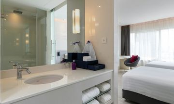 Centara Watergate Pavillion Hotel