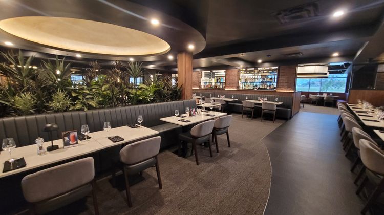 Holiday Inn Hotel & Suites Restaurant