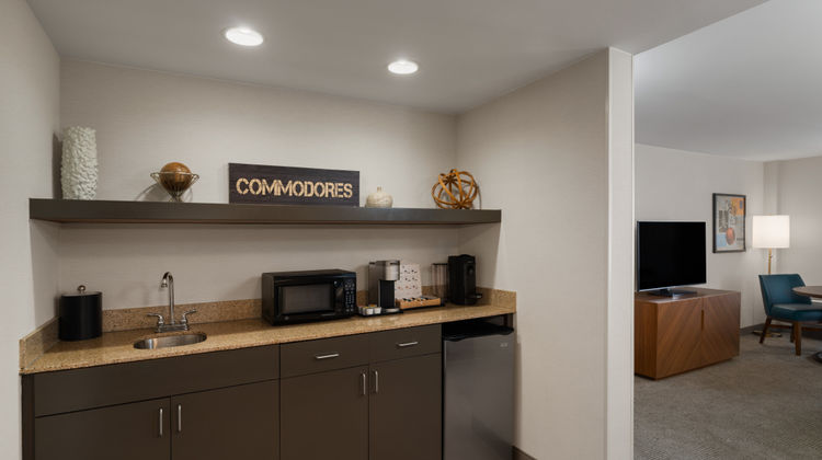 Holiday Inn Vanderbilt Downtown Suite