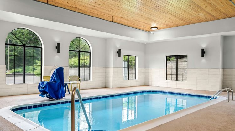 City Express Milford Cooperstown Pool