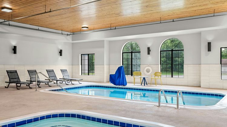 City Express Milford Cooperstown Pool