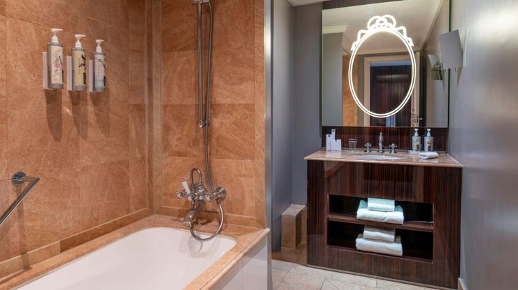 Renaissance Paris Nobel Tour Eiffel Hotel Room