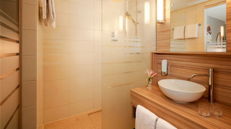 Leonardo Hotel Vienna Hauptbahnhof Room