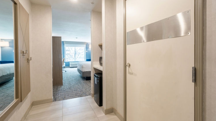 Holiday Inn Express Room