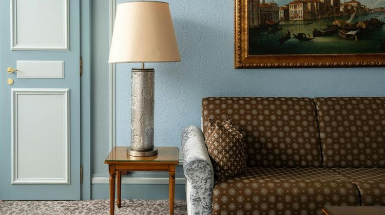 Hotel de la Cigogne Room