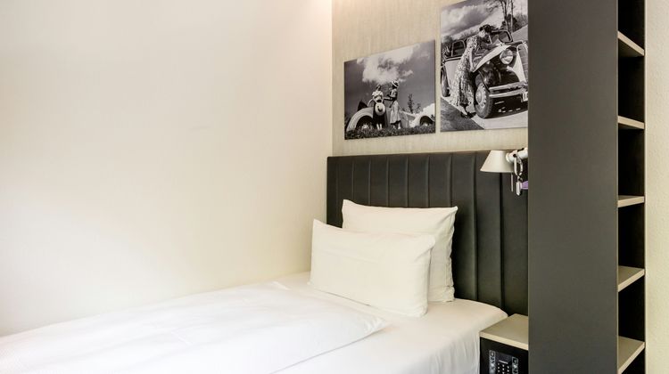 Motel One Frankfurt Room