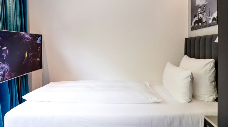 Motel One Frankfurt Room