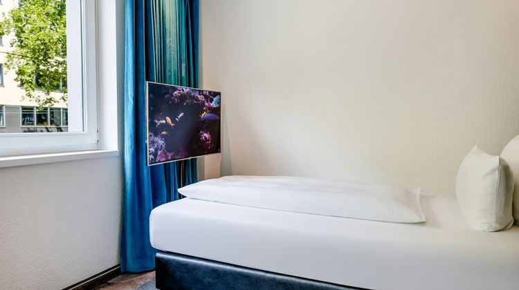 Motel One Frankfurt Room