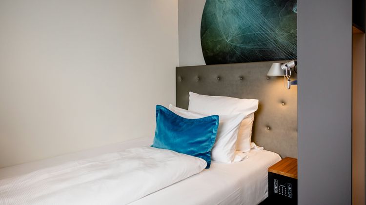 Motel One Frankfurt Airport Room
