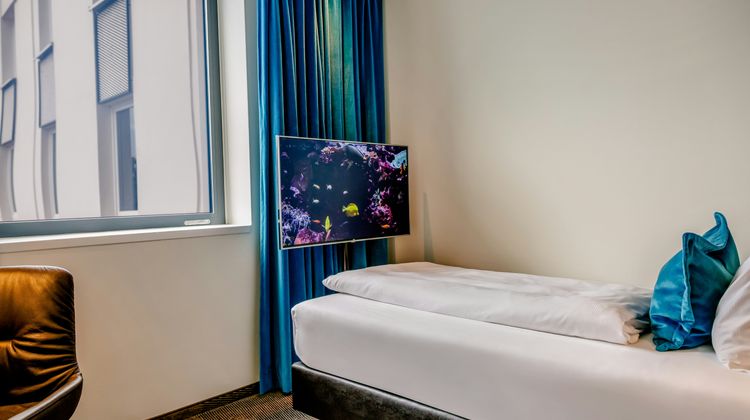 Motel One Frankfurt Airport Room