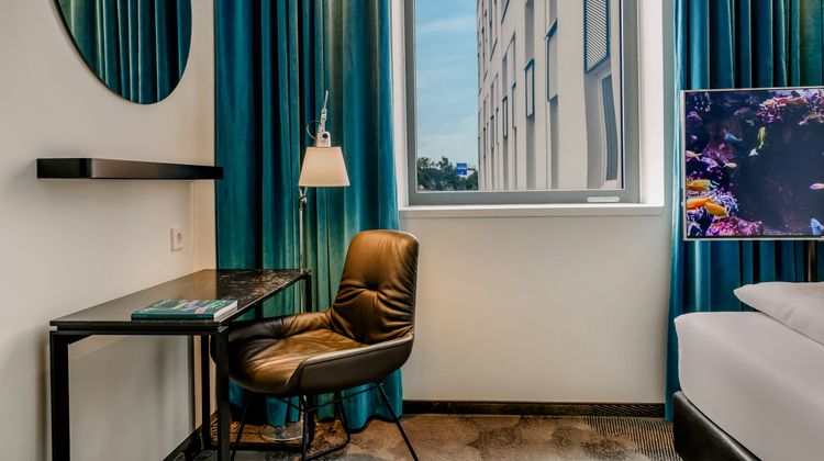 Motel One Frankfurt Airport Room