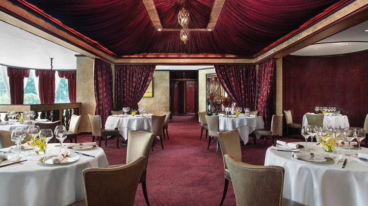 The Langham, Hong Kong Restaurant
