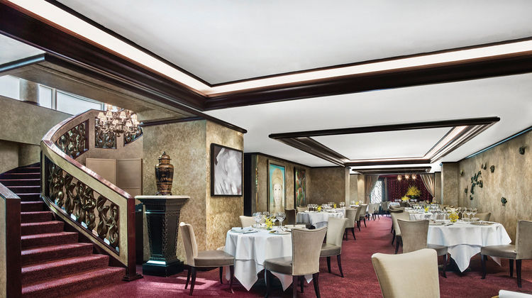 The Langham, Hong Kong Restaurant