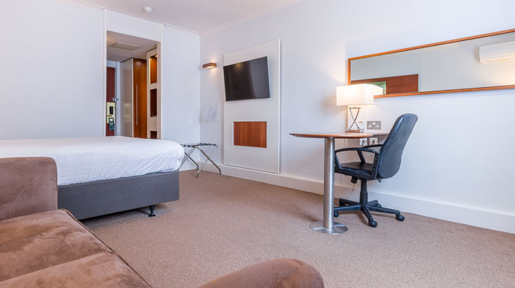 Holiday Inn Newport Room