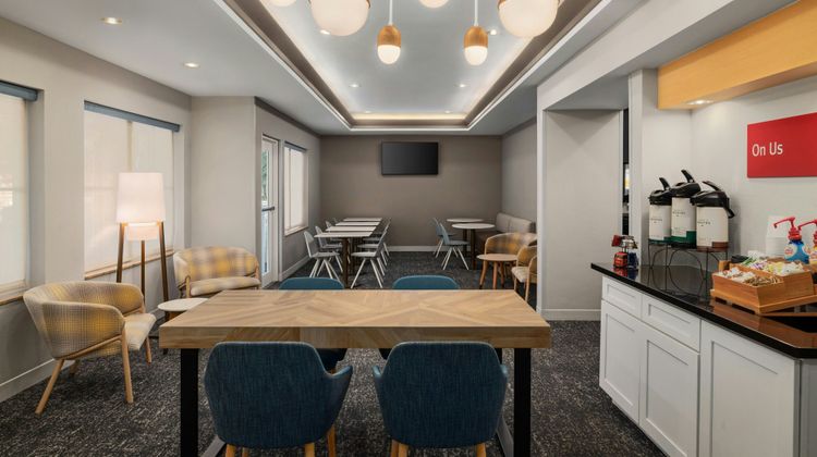 TownePlace Suites Butler Blvd Restaurant