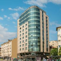 Rosslyn Central Park Hotel