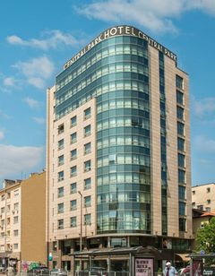 Rosslyn Central Park Hotel