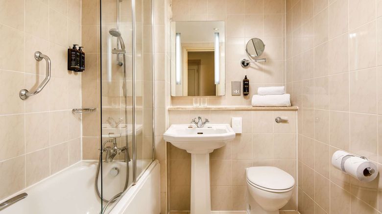 <b>Staines Hotel Room</b>. Images powered by <a href="https://www.leonardoworldwide.com/" title="Leonardo Worldwide" target="_blank">Leonardo</a>.