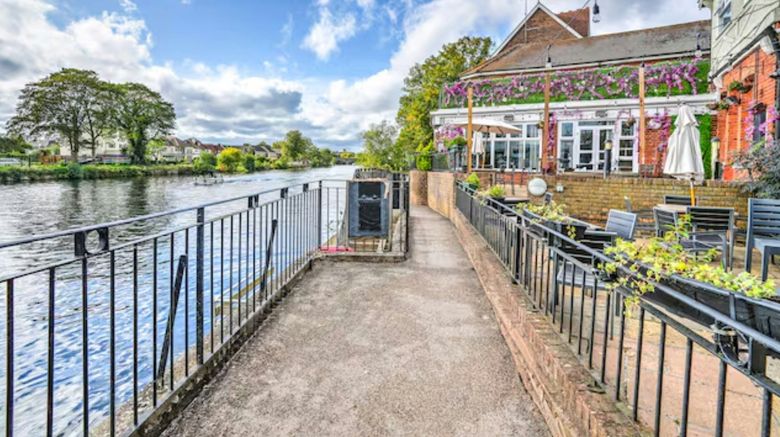 <b>Staines Hotel Exterior</b>. Images powered by <a href="https://www.leonardoworldwide.com/" title="Leonardo Worldwide" target="_blank">Leonardo</a>.