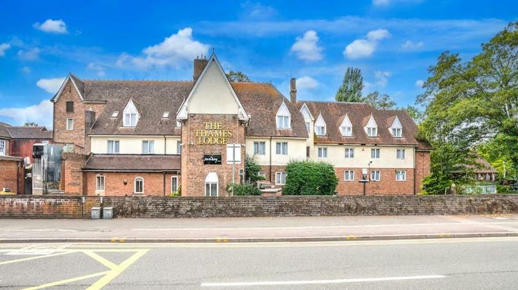 Staines Hotel Exterior