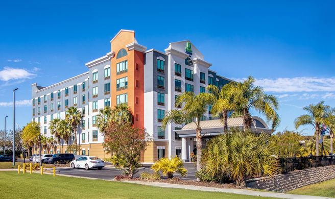 Holiday Inn Express Hotel & Suites Exterior