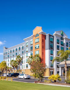 Holiday Inn Express Hotel & Suites