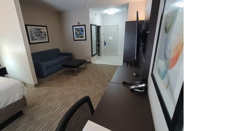 Holiday Inn Express & Stes Junction City Room