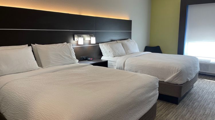 Holiday Inn Express & Stes Junction City Room