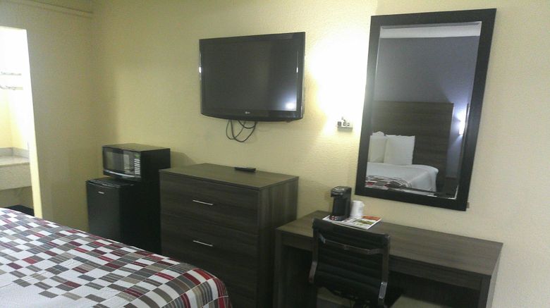 <b>Red Roof Inn Hampton Room</b>. Images powered by <a href="https://www.leonardoworldwide.com/" title="Leonardo Worldwide" target="_blank">Leonardo</a>.