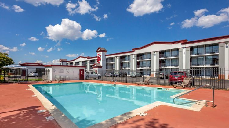 Red Roof Inn Hampton Pool