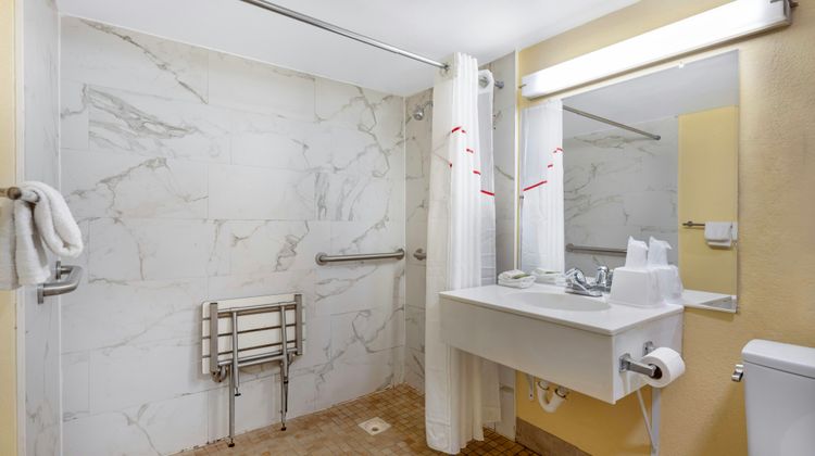 Red Roof Inn Hampton Room