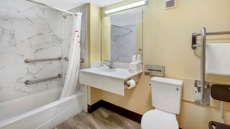 <b>Red Roof Inn Hampton Room</b>. Images powered by <a href="https://www.leonardoworldwide.com/" title="Leonardo Worldwide" target="_blank">Leonardo</a>.
