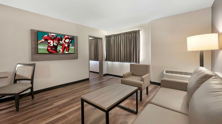 Red Roof Inn Kokomo Suite