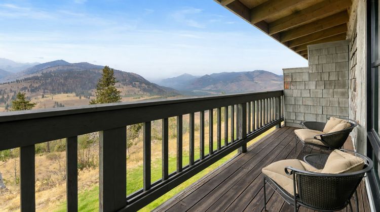 Sun Mountain Lodge Room