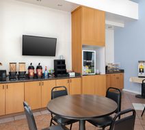 Victoria Palms Inn & Suites Lobby