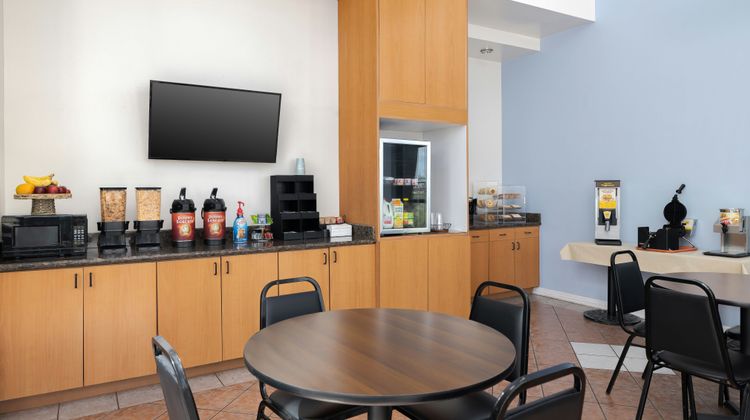 Victoria Palms Inn & Suites Lobby