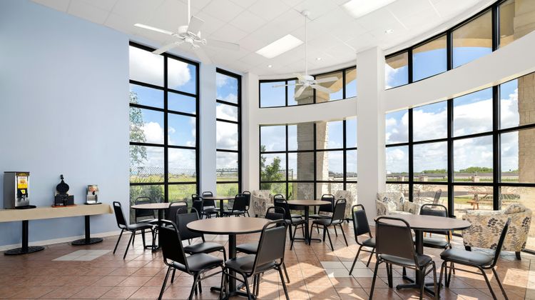 Victoria Palms Inn & Suites Lobby