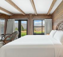 Sun Mountain Lodge Room
