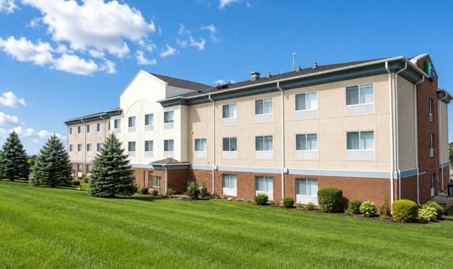 Holiday Inn Express Hotel & Suites Exterior