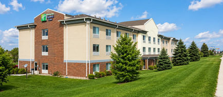 Holiday Inn Express Hotel & Suites Exterior