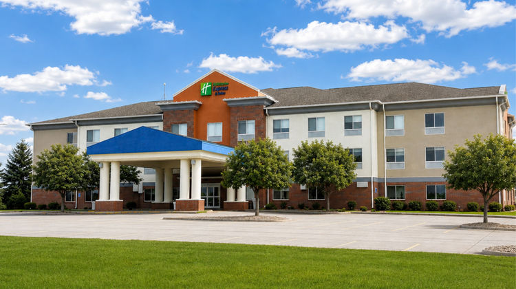 Holiday Inn Express Hotel & Suites Exterior