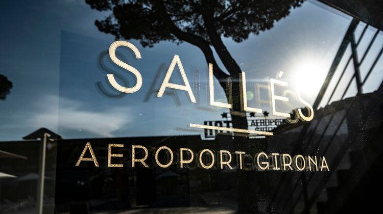 Salles Hotel Aeroport Girona Exterior