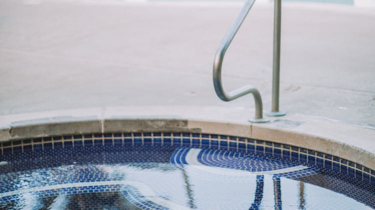 Plantation Hale Suites Pool