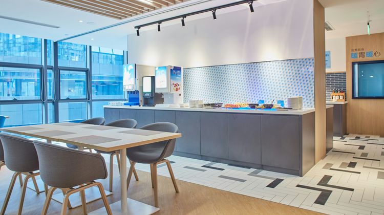 Holiday Inn Express Hangzhou Jiuzhou Restaurant
